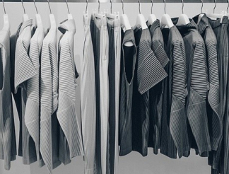 Panasonic разработала вешалку, которая обрабатывает одежду заряженными наночастицами